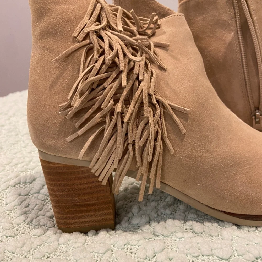 Matisse Cloey Suede Boot | Size 9 | Tan | Fun Fringe Accent